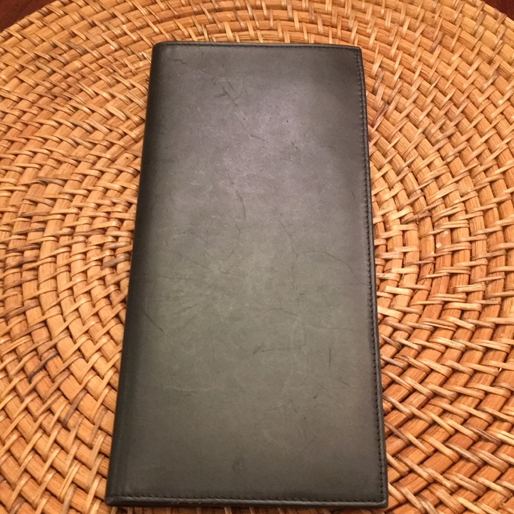 LEATHER TRAVEL WALLET